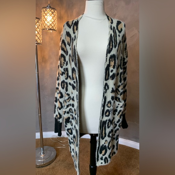 Vince Camuto Jackets & Blazers - Vince Camuto Black and Cream Leopard cardigan